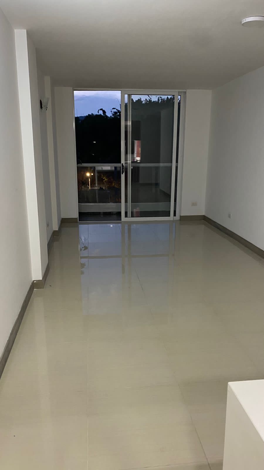 Apartamento en arriendo o venta Valle Del Cauca Cali El Ingenio 94 m2 Habitaciones 2 Baños 2 Garajes 2 Precio venta $450000000 Precio arriendo $3250000