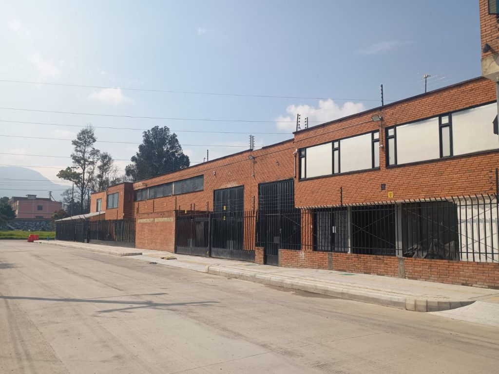 Bodega en arriendo Cundinamarca Bogotá Industrial Centenario 1550 m2 Habitaciones 0 Baños 8 Garajes 0 Precio $30000000