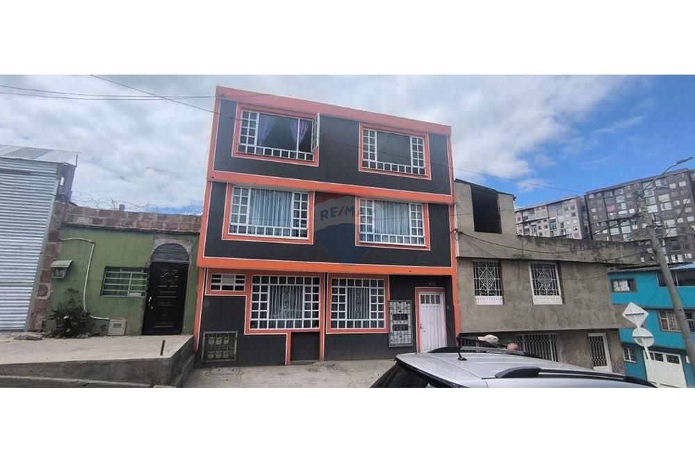 Casa en venta Cundinamarca Bogotá Altavista 480 m2 Habitaciones 6 Baños 6 Garajes 1 Precio $450000000