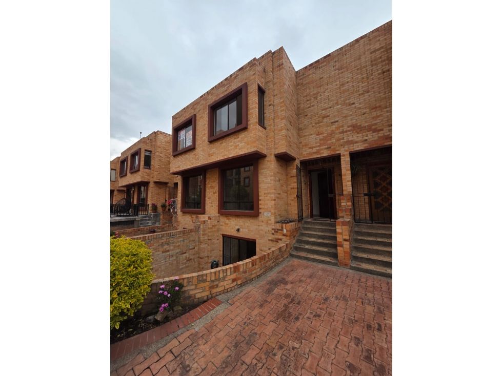 Casa en arriendo Cundinamarca Bogotá Mallorca 153 m2 Habitaciones 4 Baños 3 Garajes 2 Precio $4500000