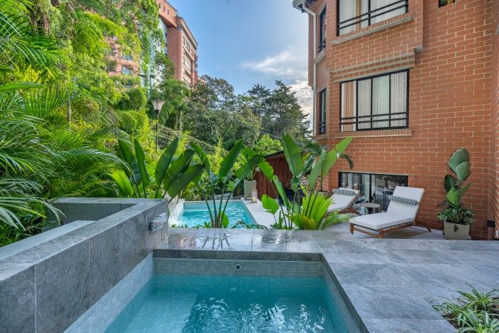 Casa en venta Antioquia Medellín Los Naranjos 380 m2 Habitaciones 8 Baños 9 Garajes 2 Precio $6649000000