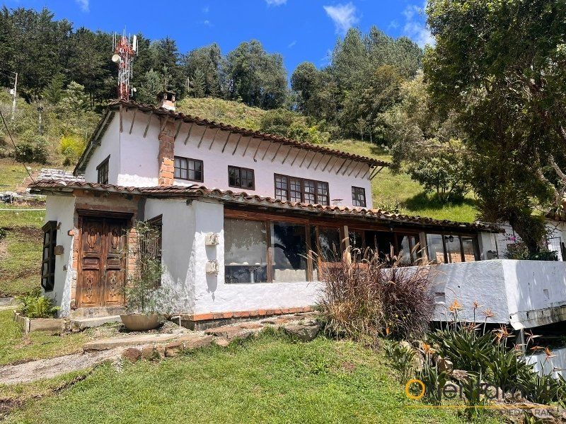 Finca en arriendo Antioquia La Ceja Centro 1000 m2 Habitaciones 4 Baños 3 Garajes 0 Precio $7400000