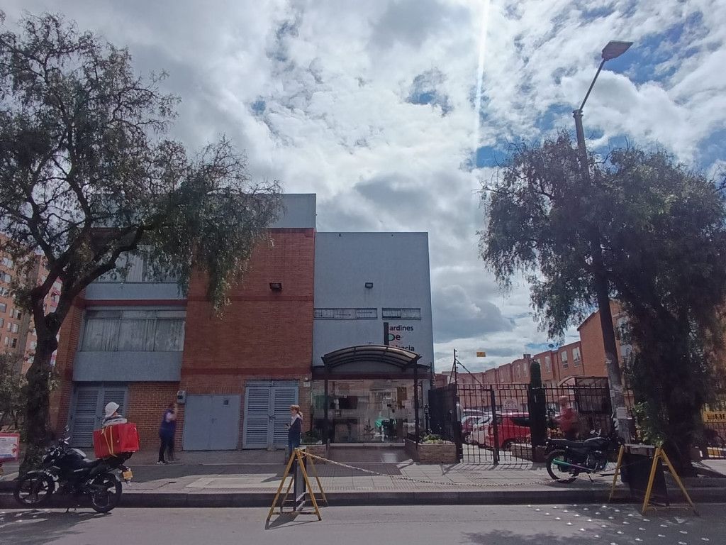 Casa en venta Cundinamarca Bogotá Cr Jardines De Alsacia 75 m2 Habitaciones 4 Baños 2 Garajes 1 Precio $420000000