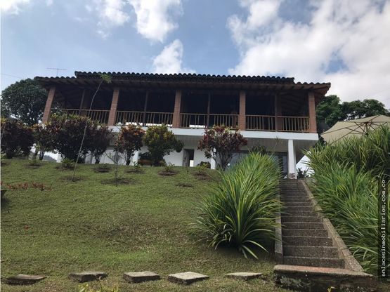 Finca en venta Antioquia Barbosa Santa Mónica 9500 m2 Habitaciones 3 Baños 3 Garajes 0 Precio $1200000000