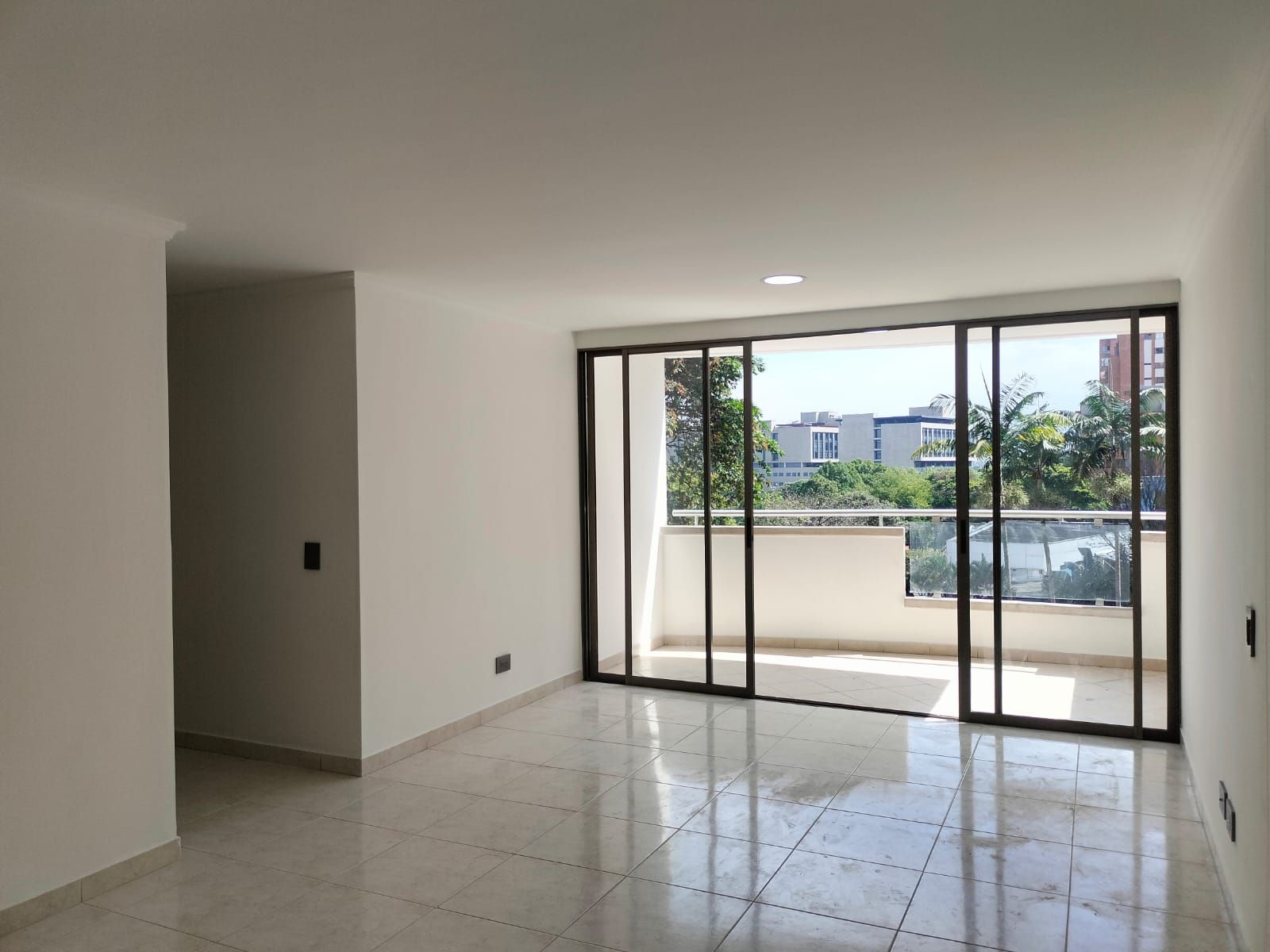 Apartamento en arriendo Antioquia Envigado Jardines 120 m2 Habitaciones 3 Baños 3 Garajes 2 Precio $5150000