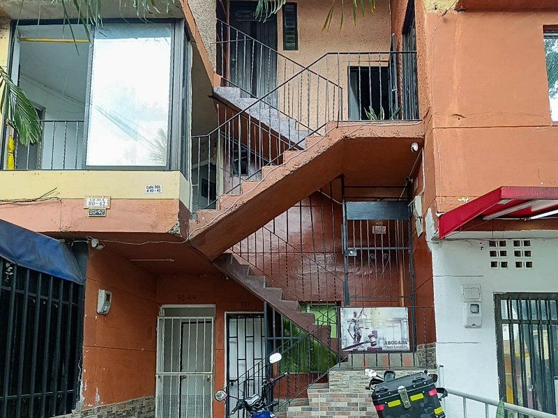 Local en arriendo Antioquia Medellín La Gloria 14 m2 Habitaciones 0 Baños 1 Garajes 0 Precio $1200000