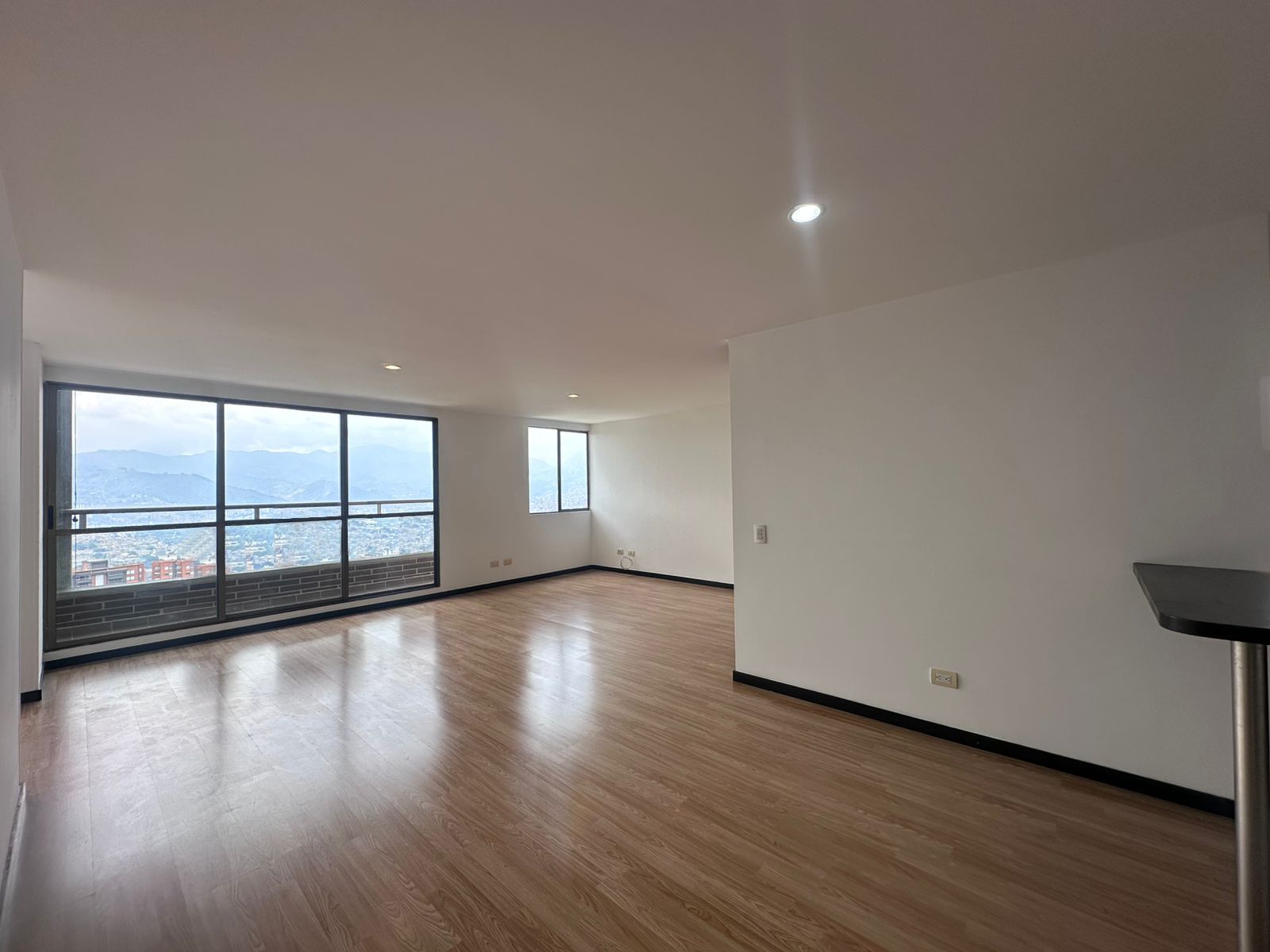 Apartamento en arriendo Antioquia Medellín Los Balsos No 2 87 m2 Habitaciones 2 Baños 2 Garajes 2 Precio $4750000