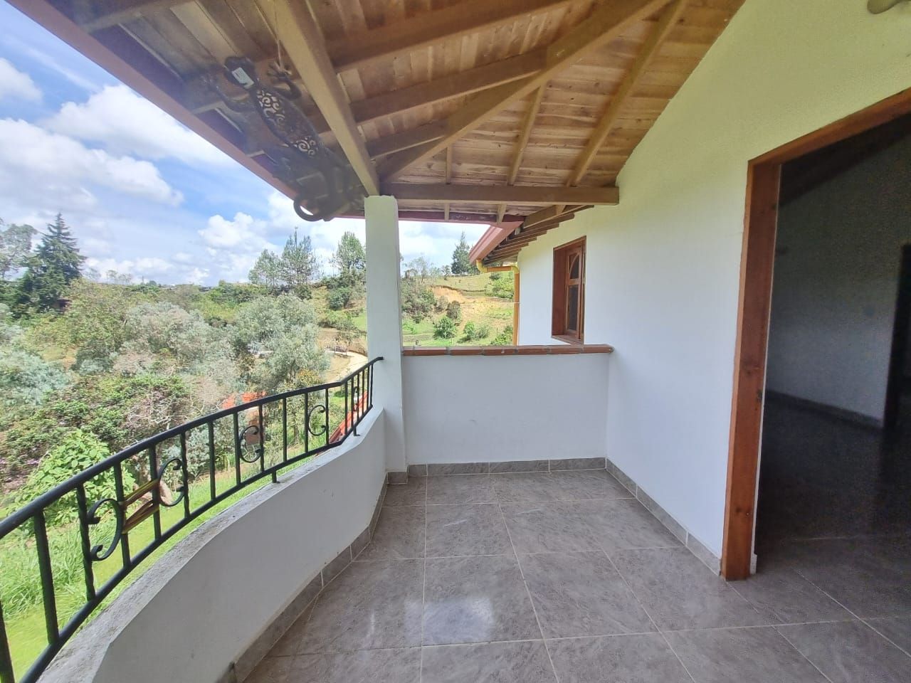Casa Campestre en arriendo Antioquia Rionegro El Porvenir 280 m2 Habitaciones 4 Baños 2 Garajes 3 Precio $2200000
