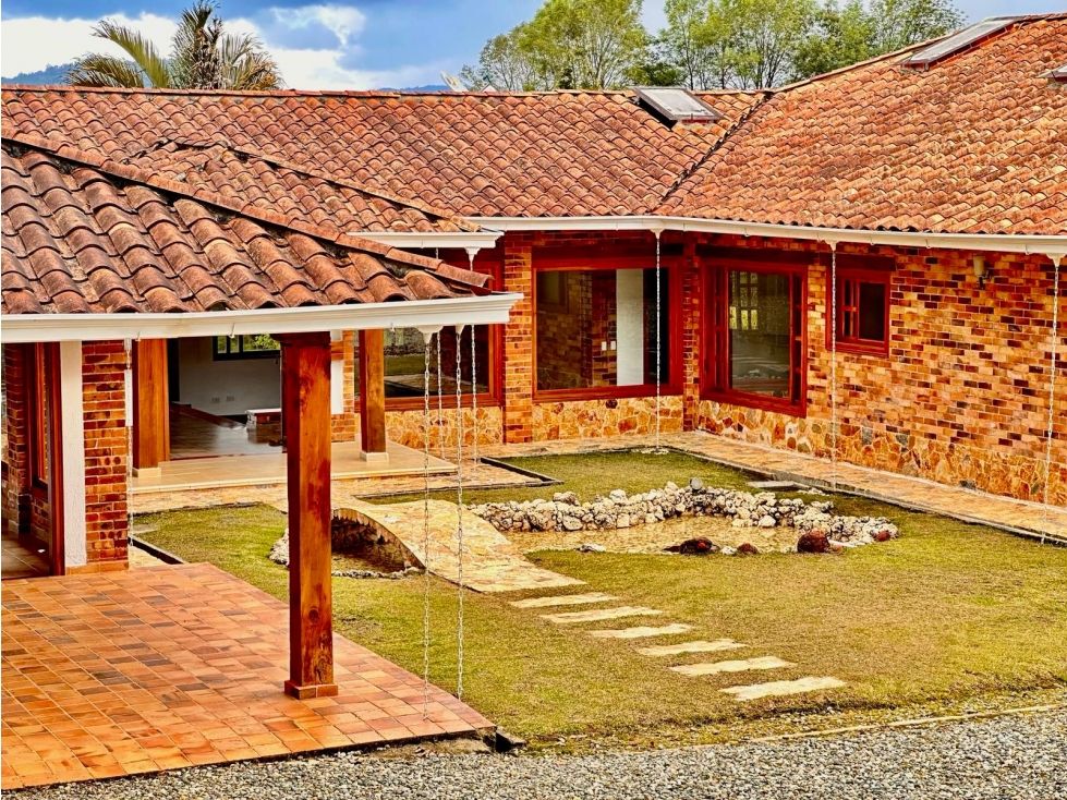 Casa en arriendo Antioquia Rionegro Rionegro 350 m2 Habitaciones 5 Baños 6 Garajes 3 Precio $18000000