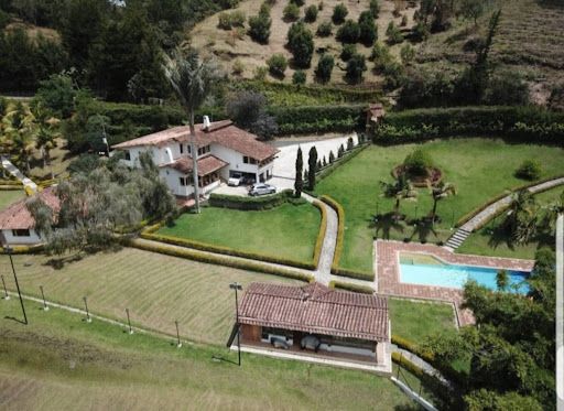 Finca en arriendo Antioquia El Retiro El Retiro 350 m2 Habitaciones 3 Baños 4 Garajes 4 Precio $15000000