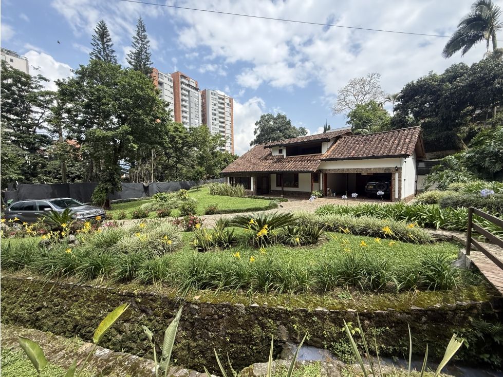 Casa en arriendo Antioquia Envigado Asd 350 m2 Habitaciones 5 Baños 4 Garajes 2 Precio $13000000