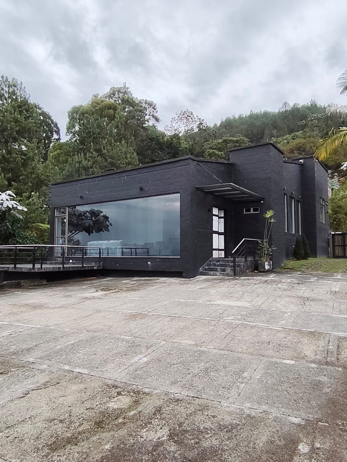 Oficina en arriendo Antioquia Medellín Castropol 520 m2 Habitaciones 0 Baños 5 Garajes 10 Precio $21500000