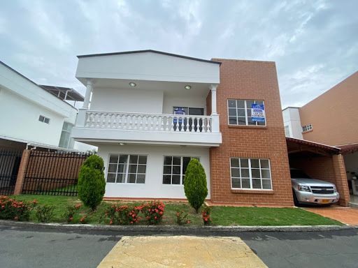 Casa en arriendo Valle Del Cauca Cali Parcelaciones Pance 200 m2 Habitaciones 4 Baños 5 Garajes 3 Precio $6800000