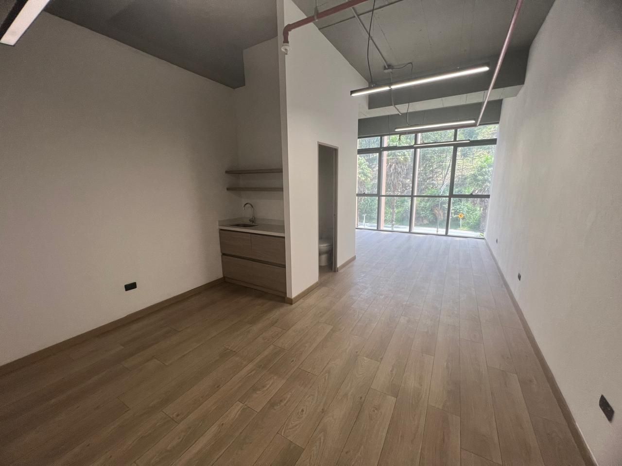 Oficina en arriendo Antioquia Medellín Altos Del Poblado 74 m2 Habitaciones 0 Baños 2 Garajes 2 Precio $8200000