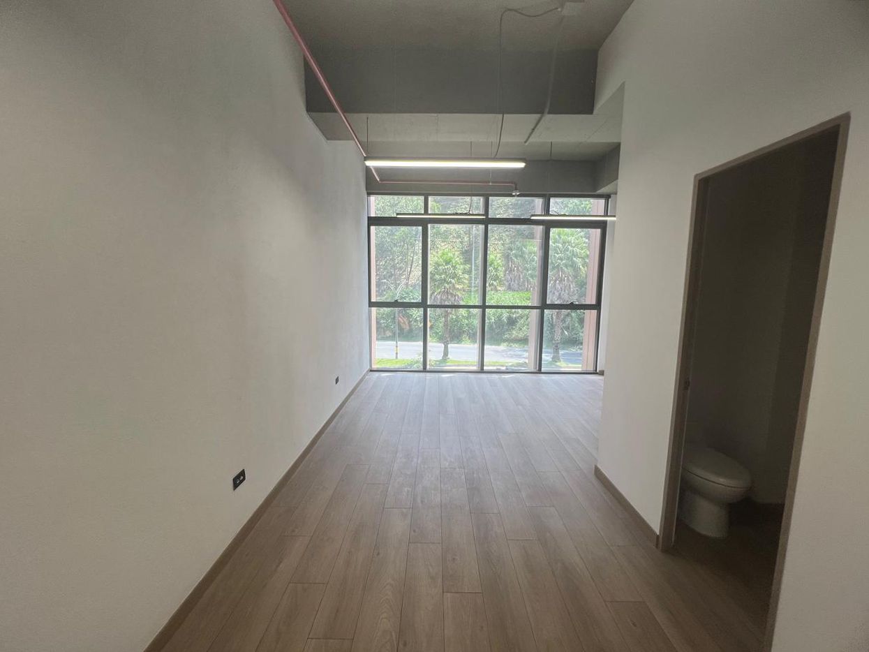 Oficina en arriendo Antioquia Medellín Altos Del Poblado 37 m2 Habitaciones 0 Baños 1 Garajes 1 Precio $4000000