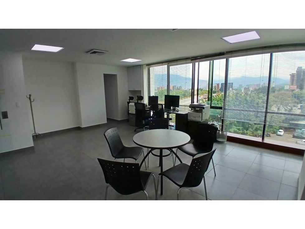 Oficina en arriendo o venta Antioquia Medellín Guayabal 40 m2 Habitaciones 0 Baños 1 Garajes 1 Precio venta $410000000 Precio arriendo $3700000