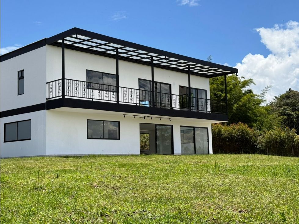 Casa Campestre en arriendo o venta Antioquia Rionegro Rionegro 400 m2 Habitaciones 4 Baños 5 Garajes 2 Precio venta $2300000000 Precio arriendo $13000000