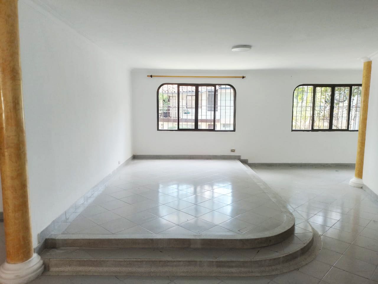 Casa en arriendo Antioquia Medellín Lorena 230 m2 Habitaciones 3 Baños 1 Garajes 1 Precio $4600000