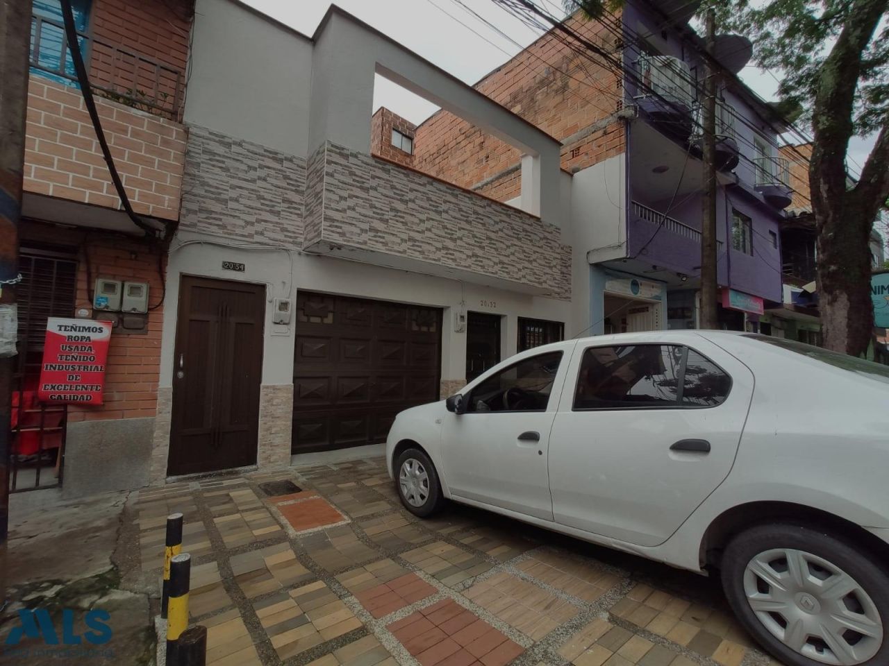 Casa en venta Antioquia Medellín San Bernardo 258 m2 Habitaciones 5 Baños 3 Garajes 1 Precio $1300000000
