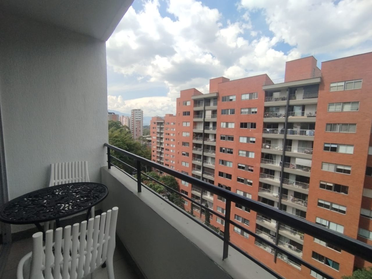 Apartamento en arriendo Antioquia Envigado Uribe Ángel 71 m2 Habitaciones 2 Baños 2 Garajes 1 Precio $3200000
