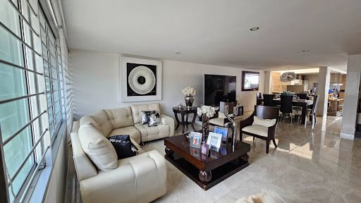 Casa en venta Santander Bucaramanga Villa Claudia 400 m2 Habitaciones 6 Baños 3 Garajes 2 Precio $1200000000