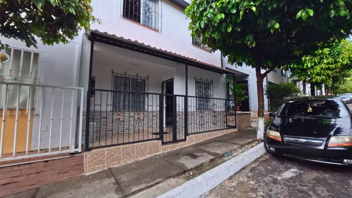 Casa en venta Santander Piedecuesta Paseo Cataluña 96 m2 Habitaciones 3 Baños 3 Garajes 0 Precio $400000000