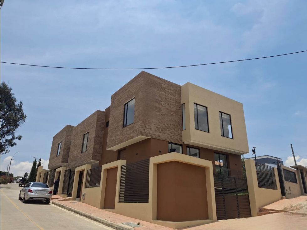 Casa en venta Boyacá Tunja Asd 271 m2 Habitaciones 4 Baños 3 Garajes 2 Precio $850000000