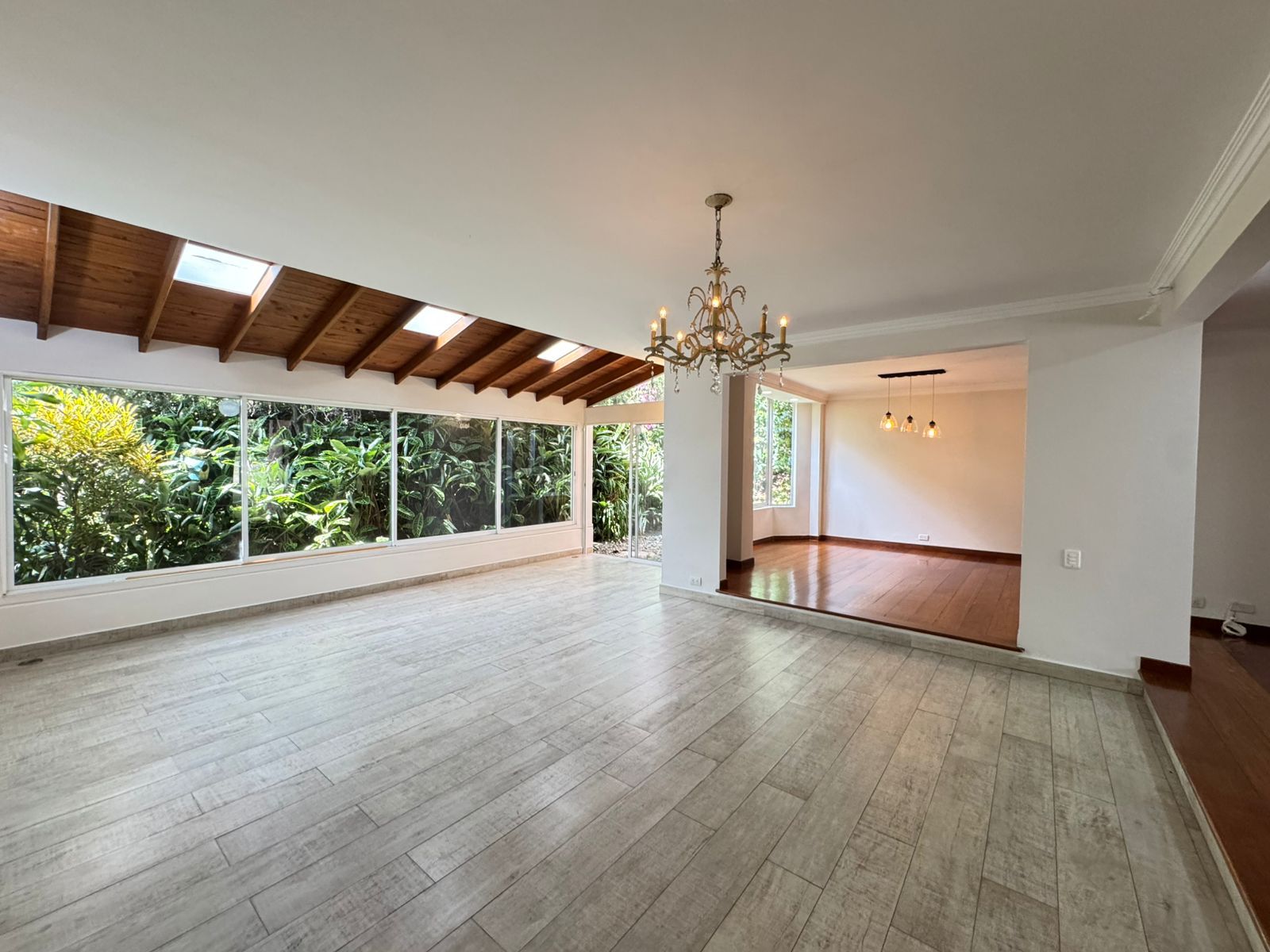 Casa en arriendo Antioquia Envigado Loma Del Atravesado 235 m2 Habitaciones 3 Baños 3 Garajes 1 Precio $11000000