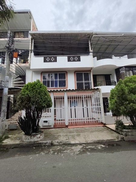 Casa en venta Valle Del Cauca Cali Zona De Reserva Agricola 270 m2 Habitaciones 5 Baños 4 Garajes 1 Precio $480000000