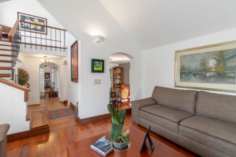 Casa en venta Cundinamarca Bogotá El Batan 300 m2 Habitaciones 4 Baños 4 Garajes 2 Precio $1500000000