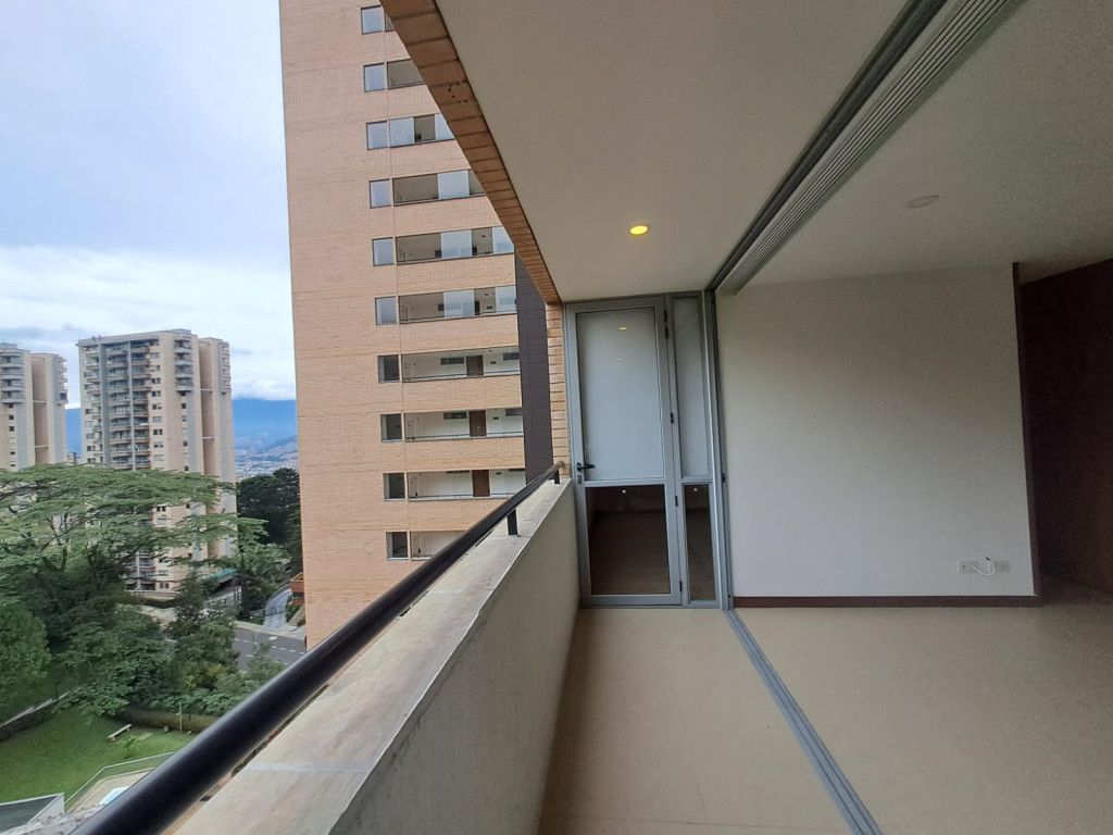 Apartaestudio en arriendo Antioquia Medellín Los Balsos No2 65 m2 Habitaciones 1 Baños 2 Garajes 1 Precio $4200000