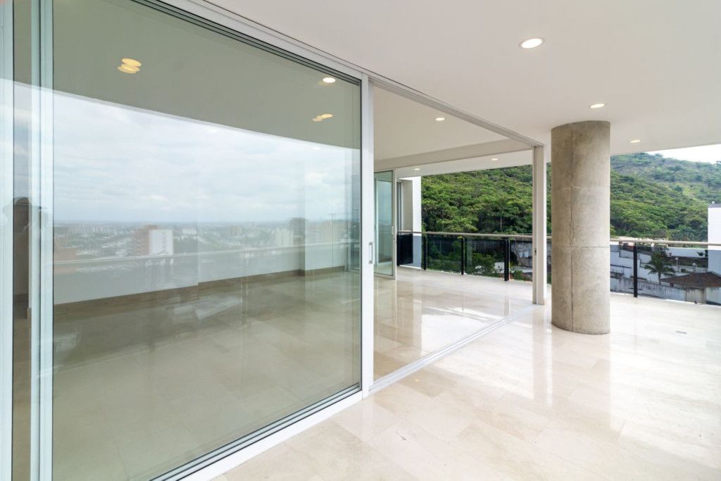 Apartamento en venta Valle Del Cauca Cali Santa Mónica 217 m2 Habitaciones 3 Baños 3 Garajes 4 Precio $2213000000