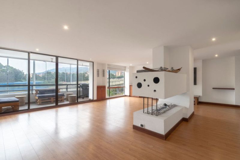 Apartamento en arriendo Cundinamarca Bogotá Santa Barbara Central 168 m2 Habitaciones 3 Baños 4 Garajes 2 Precio $9700000