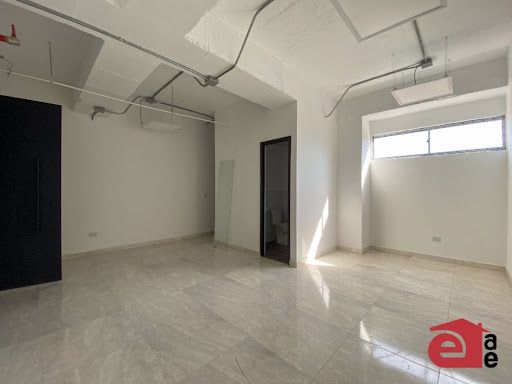 Oficina en arriendo Antioquia Envigado El Dorado 30 m2 Habitaciones 0 Baños 1 Garajes 1 Precio $2200000