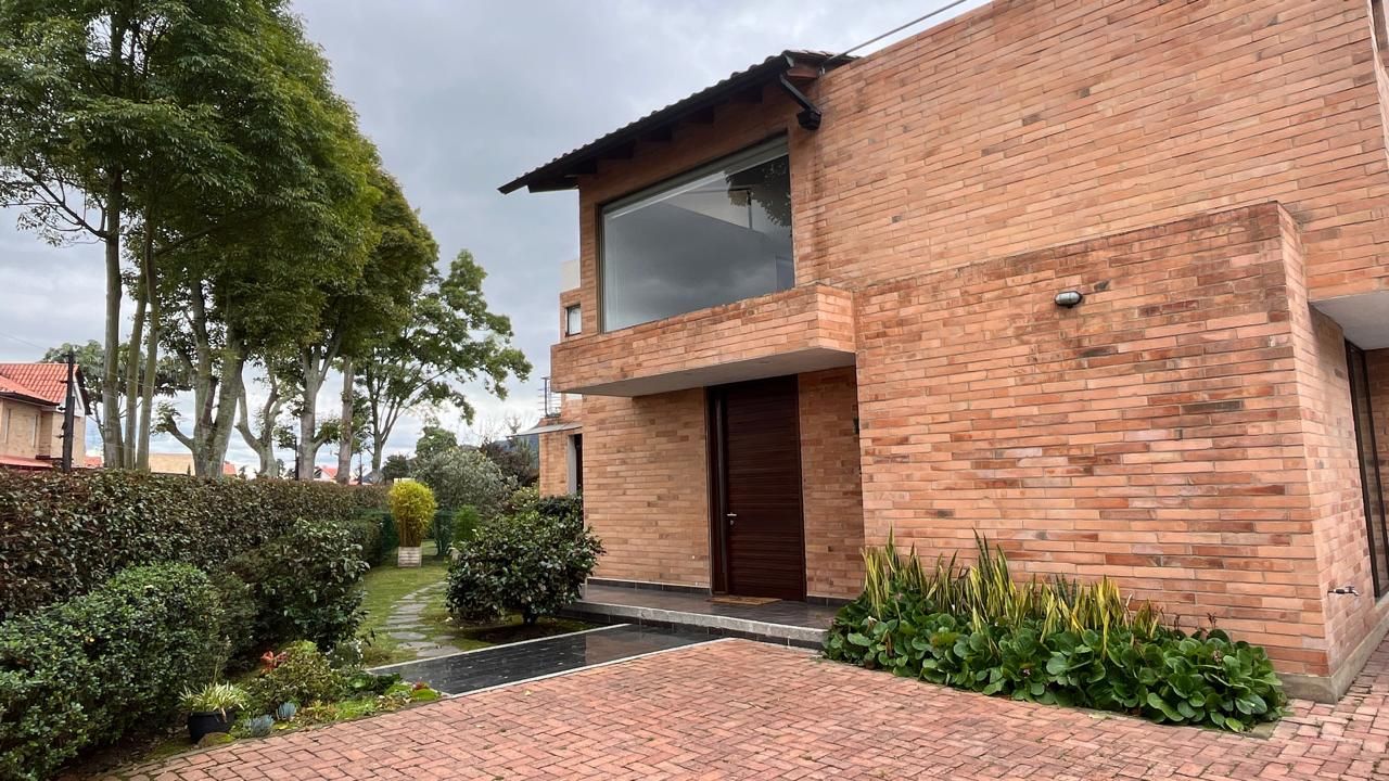 Casa en arriendo Cundinamarca Chía Laura Vicuña 237 m2 Habitaciones 3 Baños 4 Garajes 6 Precio $6500000