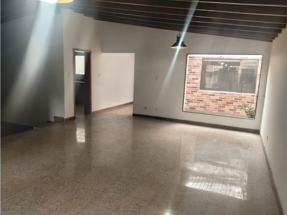 Casa en arriendo Antioquia Medellín Medellín 270 m2 Habitaciones 5 Baños 3 Garajes 1 Precio $6000000