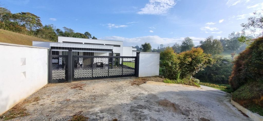 Casa Campestre en arriendo Antioquia El Carmen De Viboral El Carmen De Viboral 500 m2 Habitaciones 3 Baños 4 Garajes 10 Precio $11000000