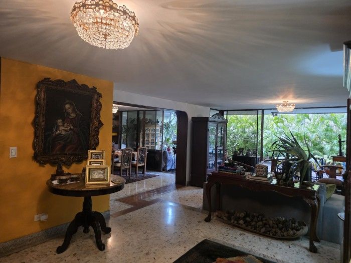 Apartamento en venta Valle Del Cauca Cali Arboledas 200 m2 Habitaciones 3 Baños 4 Garajes 2 Precio $850000000