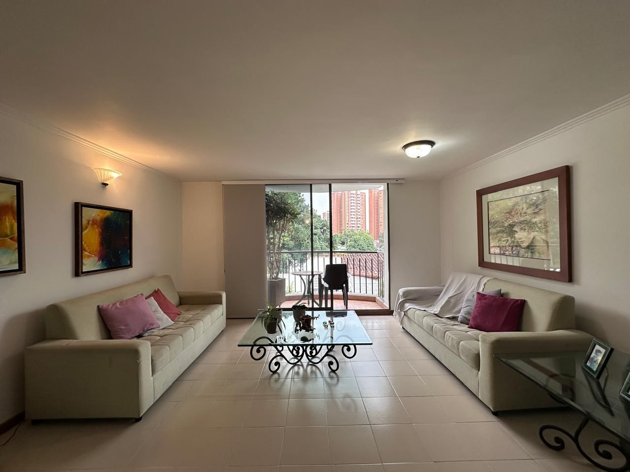 Apartamento en arriendo Antioquia Medellín Los Naranjos 135 m2 Habitaciones 3 Baños 2 Garajes 2 Precio $6200000