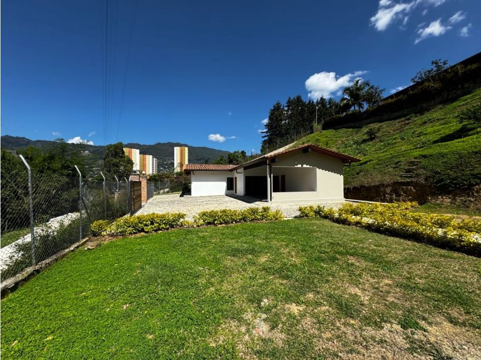 Casa en arriendo Antioquia Envigado San Rafael 280 m2 Habitaciones 3 Baños 2 Garajes 7 Precio $9000000