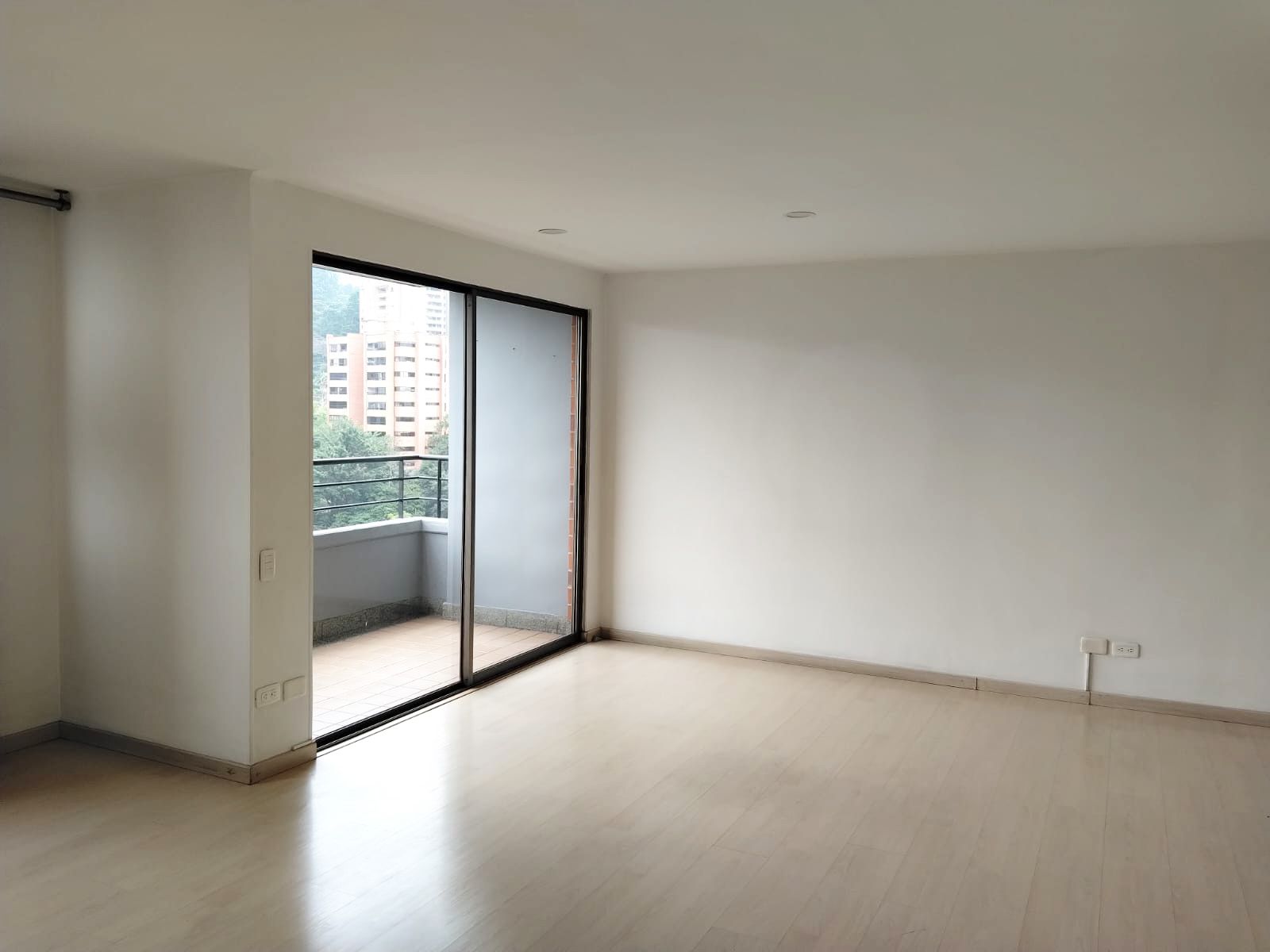 Apartamento en arriendo Antioquia Medellín Las Lomas No 1 94 m2 Habitaciones 2 Baños 2 Garajes 1 Precio $5000000