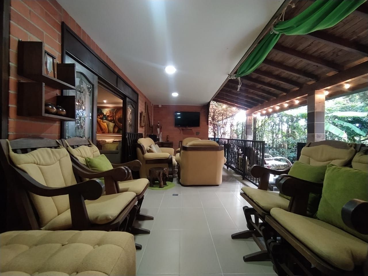 Casa en venta Antioquia Envigado El Chocho 270 m2 Habitaciones 5 Baños 5 Garajes 4 Precio $1900000000