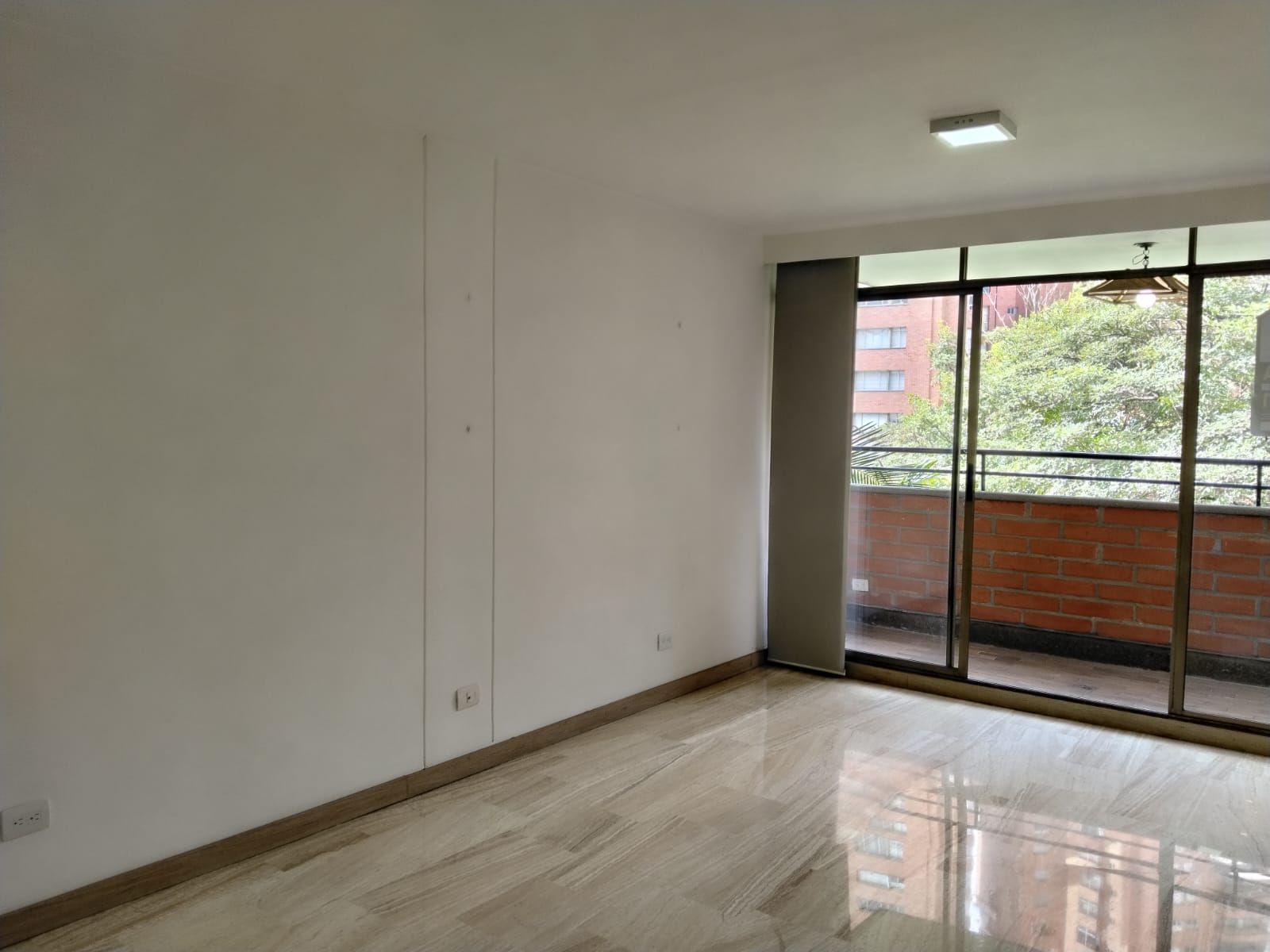Apartamento en arriendo Antioquia Medellín Castropol 94 m2 Habitaciones 2 Baños 2 Garajes 1 Precio $4800000