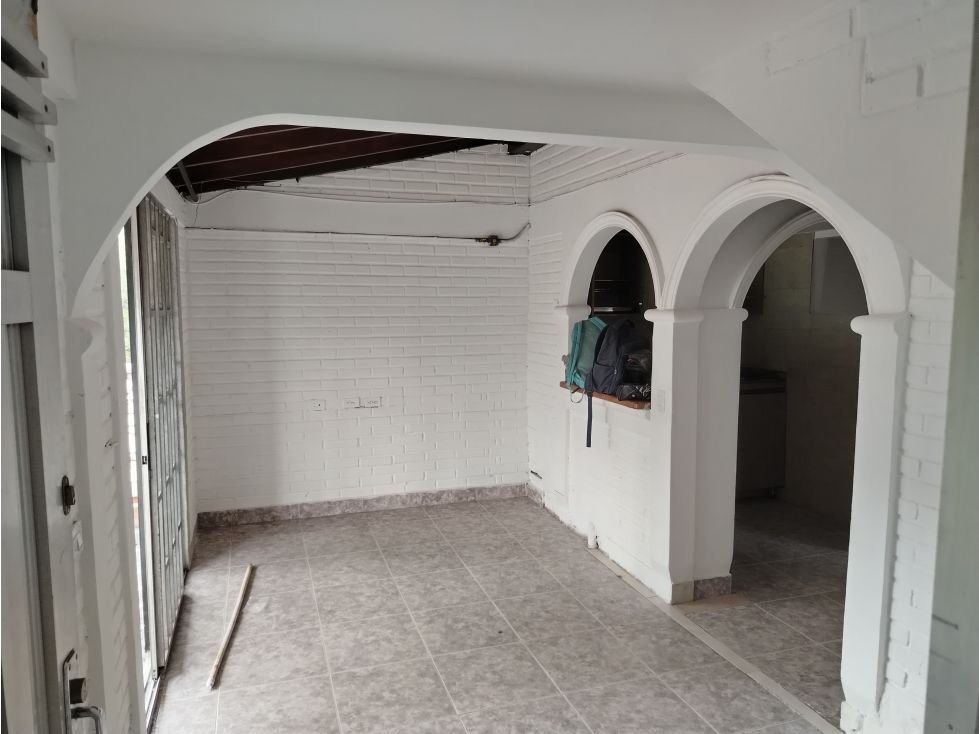 Apartamento en arriendo Antioquia Medellín Oleoducto 42 m2 Habitaciones 3 Baños 1 Garajes 1 Precio $1250000