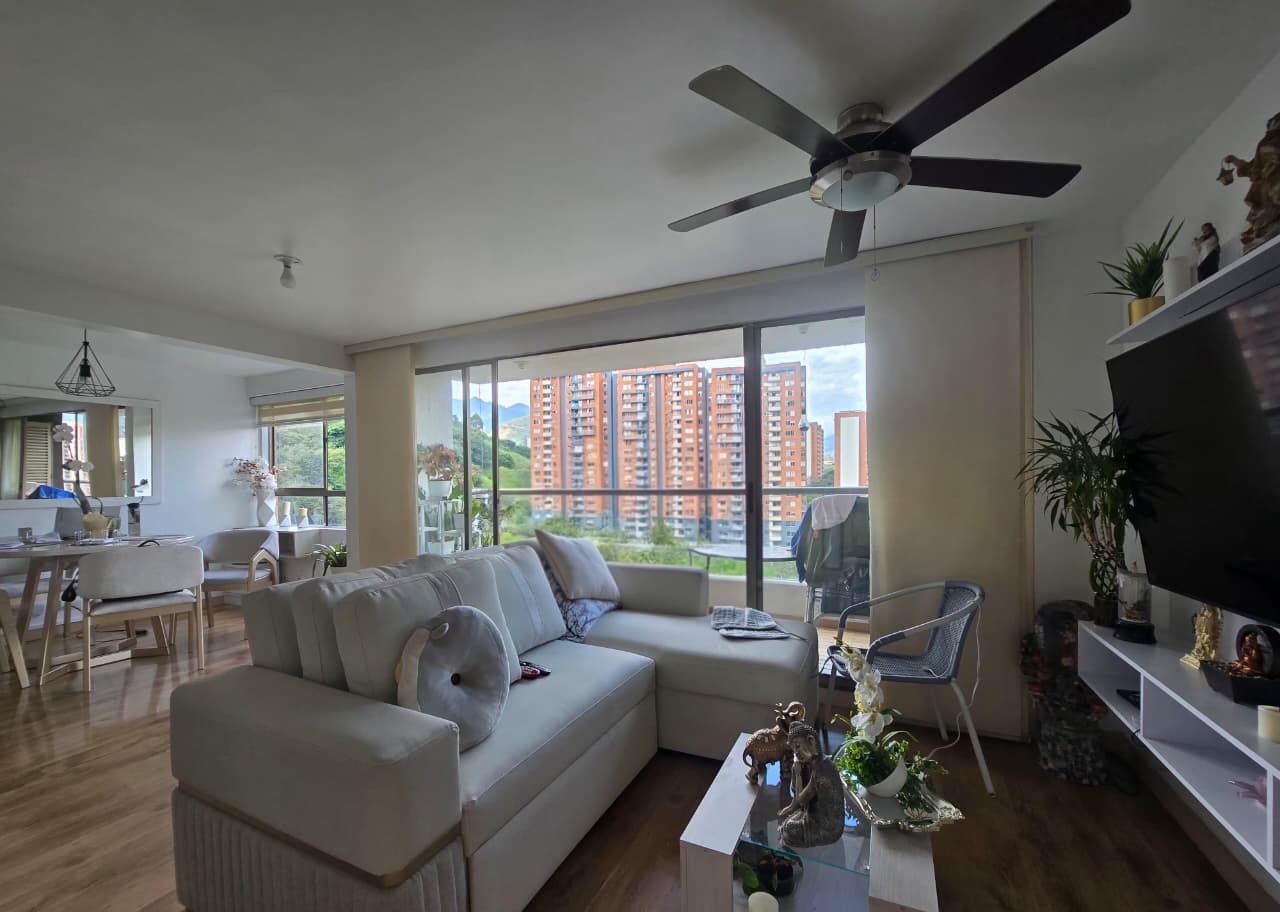 Apartamento en arriendo Antioquia Medellín Loma De Los Bernal 94 m2 Habitaciones 3 Baños 2 Garajes 1 Precio $5200000