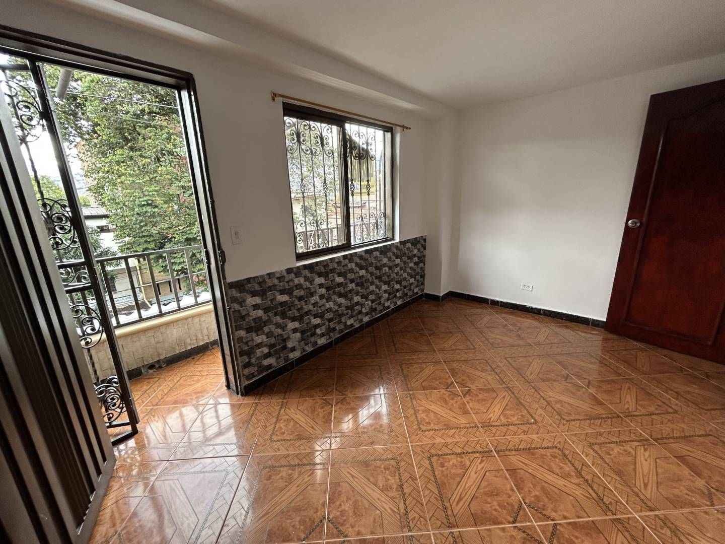 Apartamento en arriendo Antioquia Medellín Berlin 60 m2 Habitaciones 2 Baños 1 Garajes 0 Precio $1400000