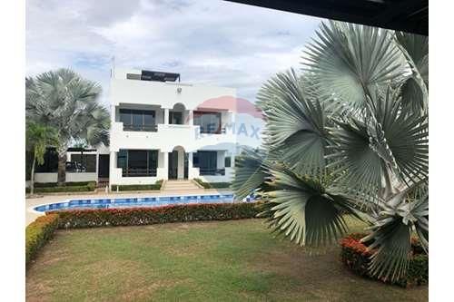 Casa en venta Tolima Melgar Las Palmas 350 m2 Habitaciones 3 Baños 4 Garajes 2 Precio $1200000000