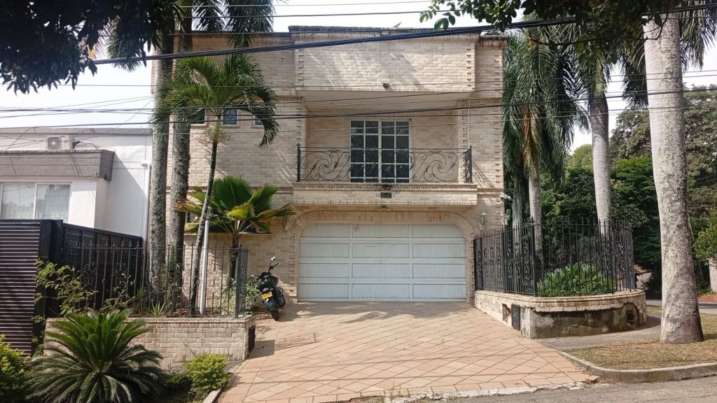 Apartamento en arriendo Valle Del Cauca Cali Santa Isabel 490 m2 Habitaciones 4 Baños 6 Garajes 2 Precio $10000000