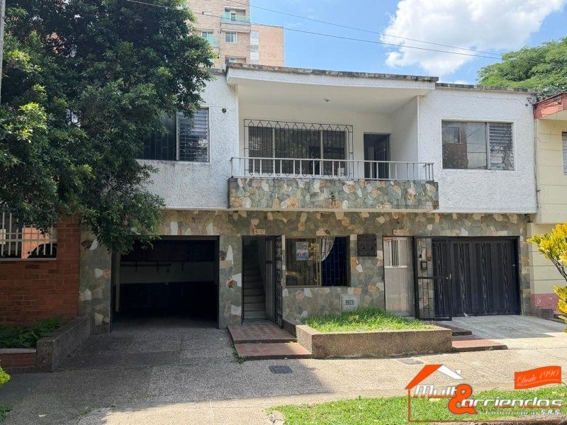 Casa en arriendo Antioquia Medellín El Velodromo 300 m2 Habitaciones 7 Baños 3 Garajes 0 Precio $6800000