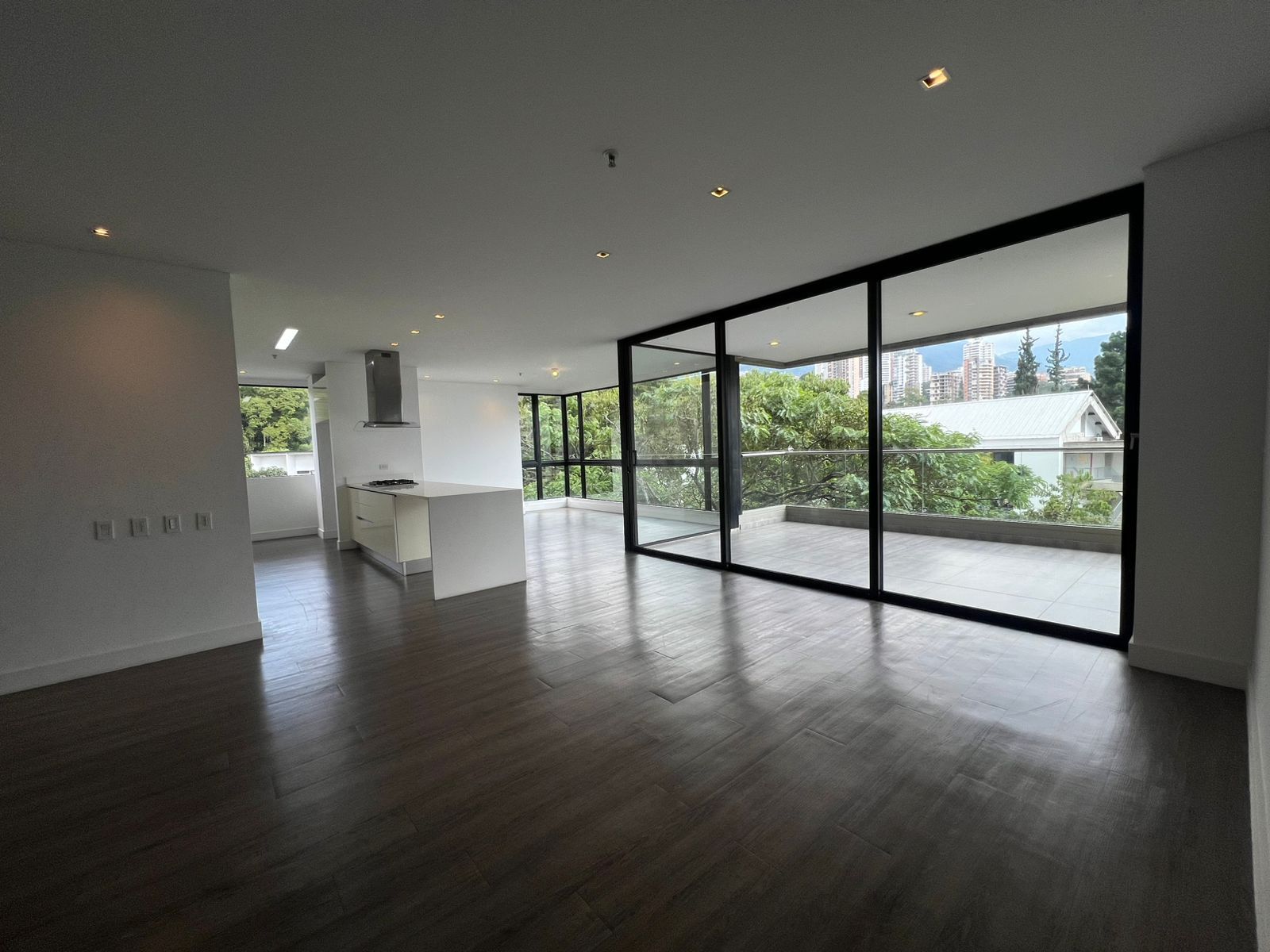 Apartamento en arriendo Antioquia Medellín Los Balsos No 1 240 m2 Habitaciones 3 Baños 4 Garajes 2 Precio $12350000